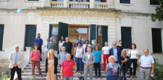 A Mirano la prima assemblea internazionale della Rete dei Luoghi del Tiepolo Assemblea della Rete dei Luoghi del Tiepolo: i partecipanti davanti a Villa XXV Aprile