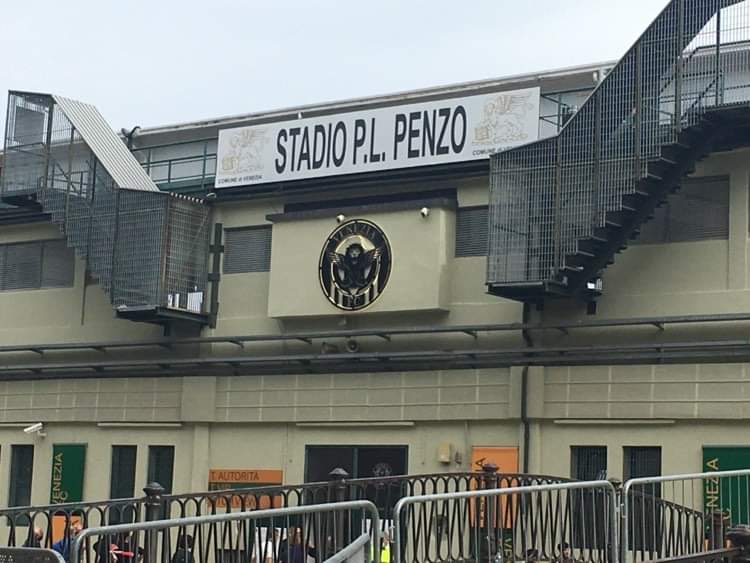 L’ingresso dello stadio Penzo (foto di repertorio)