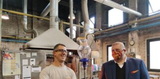 Apre il 25 novembre il bando da 3 milioni di contributi a fondo perduto per i maestri vetrai di Murano L'assessore Marcato in visita ai vetrai di Murano