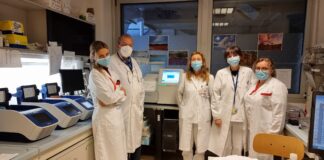 Cura dei tumori del sangue: il Laboratorio dell’Angelo certificato come eccellente Il dottor Gessoni con alcuni componenti dell'équipe del Laboratorio HLA