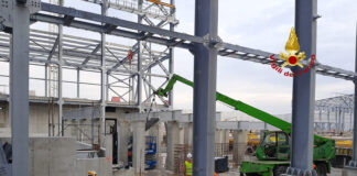 Operaio finisce sotto una trave di ferro: elitrasportato in ospedale in codice rosso Il cantiere dove si è verificato l'incidente