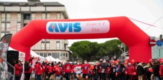 “Run in Red”, la solidarietà più forte del maltempo La partenza della "Run in Red"