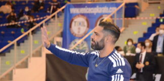 Luigi Busà, campione olimpico nel Kumite maschile, a Jesolo Luigi Busà saluta il pubblico al PalaInvent di Jesolo