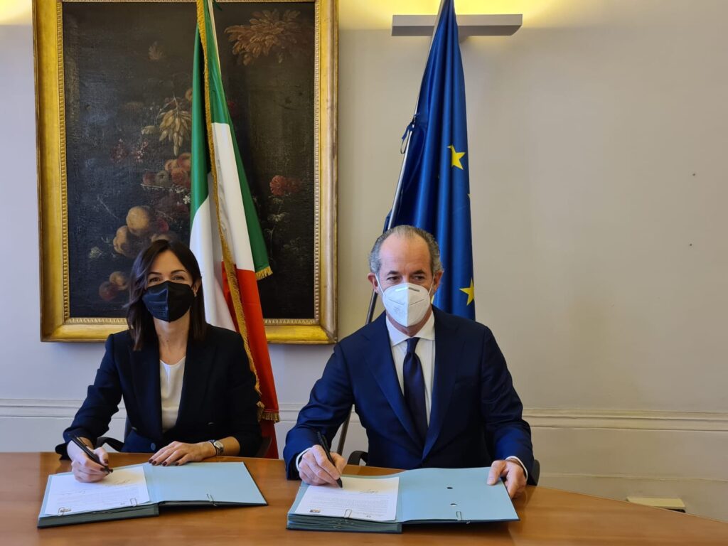 Il Ministro Carfagna e il Presidente Zaia firmano il protocollo d'intesa