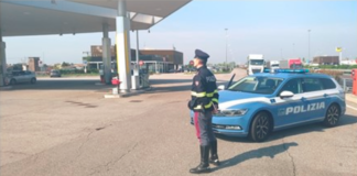Scoperti dieci clandestini, di cui sette minorenni, nascosti in un TIR Controlli della Polizia Stradale ad Arino Ovest