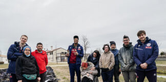 I giocatori dell’Umana Reyer Venezia “al lavoro” alla Fattoria Sociale “Casa Di Anna” I giocatori dell'Umana Reyer Venezia alla Casa di Anna - foto: Alessandro Scarpa
