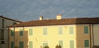 Bando di asta pubblica per la locazione di 3 alloggi comunali a Mirano capoluogo “Ex casa Roich” Facciata Est - Ingresso principale dell'ex Casa Roich a Mirano