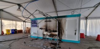 Fuoco al drive mestrino di piazzale Giustiniani La linea tamponi mestrina andata a fuoco