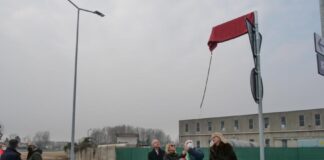 Questa mattina a Mestre la cerimonia di intitolazione dell’area di circolazione tra via Bella e via Michelangelo Caravaggio La scopertura di una delle insegne stradali