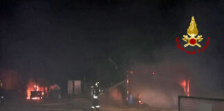 Grosso incendio in un’abitazione a Campolongo Maggiore I Vigili del Fuoco mentre domano l'incendio a Campolongo Maggiore