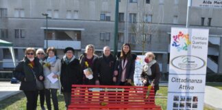 8 marzo: inaugurata al Quartiere Pertini una “panchina rossa”, simbolo della lotta alla violenza sulle donne L'inaugurazione della panchina rossa al quartiere Pertini