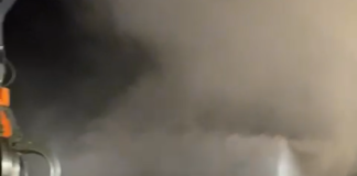 In fiamme rifiuti metallici a Fusina (FOTO E VIDEO) Lo spegnimento delle fiamme a Fusina (immagine tratta dal video realizzato da Veritas)