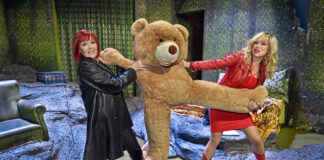 Giovedì 17 al Teatro Metropolitano Astra di San Donà di Piave Nancy Brilli e Chiara Noschese in “Manola” Chiara Noschese e Nancy Brilli in "Manola"