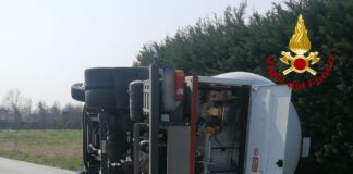 Scorzè: un camion cisterna di GPL rovesciato lungo la Castellana