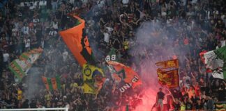 Il Venezia FC incontra i tifosi La curva dei tifosi arancioneroverdi - foto: Andrea Pattaro @Vision