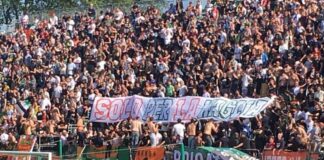 Venezia FC-Bologna 4-3, sussulto d’orgoglio dei lagunari Lo striscione esposto dalla Curva Sud in Venezia FC-Bologna - foto: Andrea Pattaro@Vision