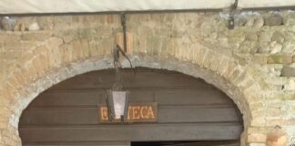 Due targhe per attività storiche a Maserada