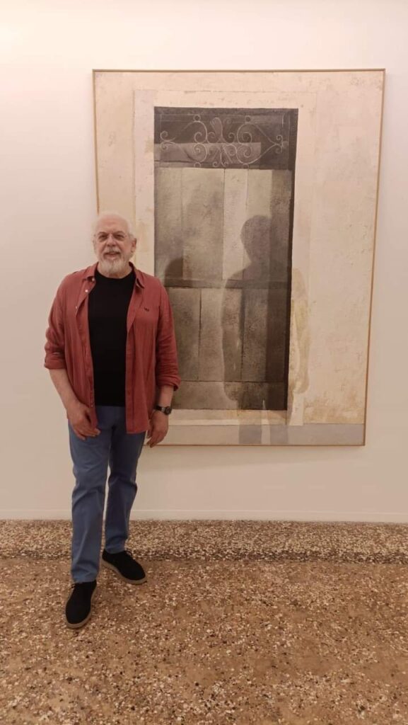 Francesco Stefanini con una delle sue opere