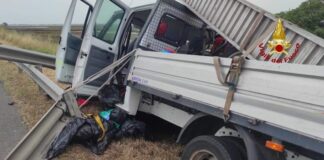 FOTONOTIZIA – Furgone finisce contro il guardrail sulla Romea: un ferito
