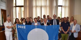 Consegnate ai gestori di stabilimenti del Lido le Bandiere Blu per il 2022