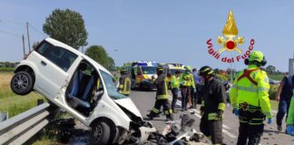 Schianto frontale sulla Treviso Mare: un morto e due feriti