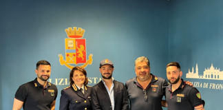 Automobile in fiamme, giovane uomo salvato dalla Polizia