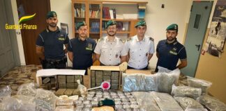 Sequestrati 70 kg di droga, arrestati marito e moglie La droga sequestrata dalla Guardia di Finanza
