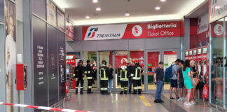 Telefonata allarme bomba: circolazione dei treni sospesa da e per Venezia, evacuata la stazione di Santa Lucia Zona della stazione di Santa Lucia transennata - foto dalla pagina Facebook di Simone Venturini