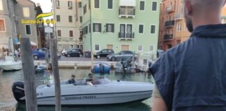 Chioggia, sequestrati 1.225 kg di vongole e un deposito abusivo L'operazione di sequestro delle vongole da parte della Guardia di Finanza