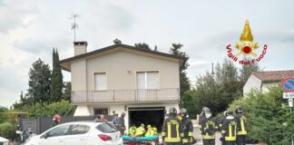 FOTONOTIZIA – San Stino, esplode un ordigno bellico: un morto e un ferito grave I soccorsi nell'abitazione a San Stino di Livenza dopo l'esplosione