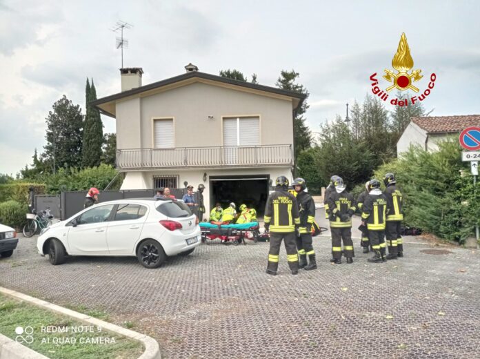 I soccorsi nell'abitazione a San Stino di Livenza dopo l'esplosione