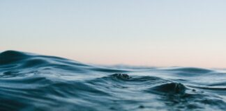 Acqua di mare: i benefici per la pelle