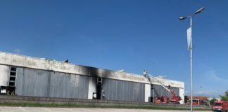 Incendio all’ex Stefanel, ora gli studenti possono uscire da scuola