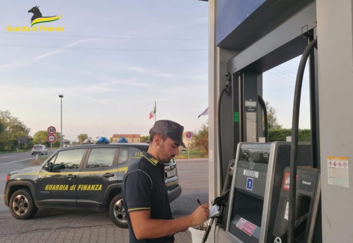 I controlli della Guardia di Finanza di Venezia ai prezzi dei carburanti nei distributori
