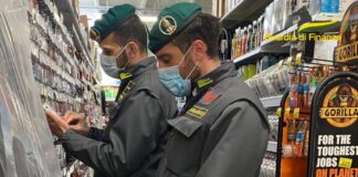 Chioggia, la Guardia di Finanza sequestra oltre 45.000 articoli contraffatti I controlli della Guardia di Finanza a Chioggia e Sottomarina, in relazione al sequestro degli articoli contraffatti