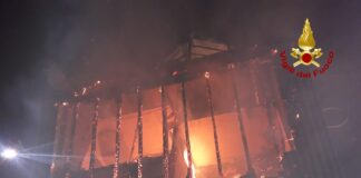 FOTONOTIZIA – Eraclea, casolare in fiamme nella notte Casolare in fiamme a Eraclea