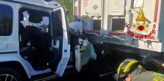 FOTONOTIZIA – SUV tampona mezzo pesante in autostrada A4: due feriti Il tamponamento in A4 tra il SUV e il mezzo pesante