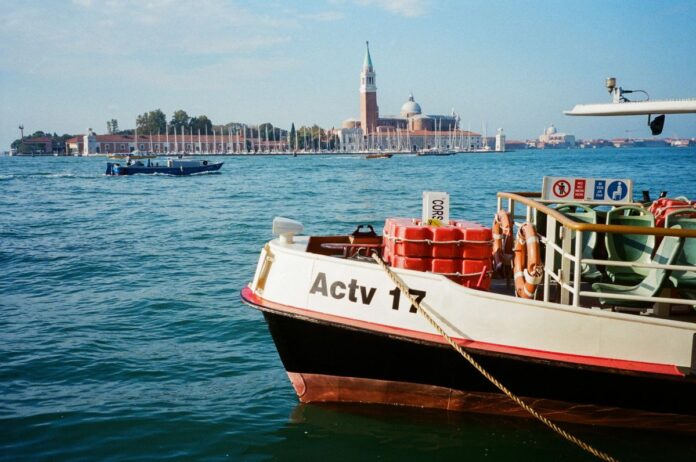 Vaporetto ACTV - immagine tratta dal sito del Venezia FC