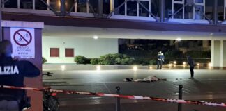 Regolamento di conti a fiera: un uomo ucciso e diversi feriti gravi