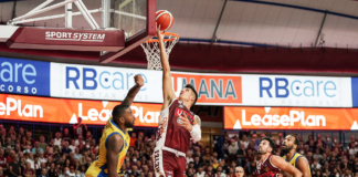 Esordio vincente della Reyer Venezia: 80-69 contro Givova Scafati Canestro di Derek Willis in Reyer-Scafati- foto sito web Umana Reyer Venezia