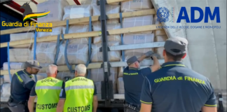 Sequestrati oltre 250mila articoli di pelletteria irregolare al Porto di Fusina La Guardia di Finanza e l'ADM sequestrano la pelletteria irregolare