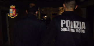 Espulsi 13 stranieri, che creavano allarme in Campo Santa Margherita La Squadra Mobile della Polizia con uno degli extracomunitari poi espulsi