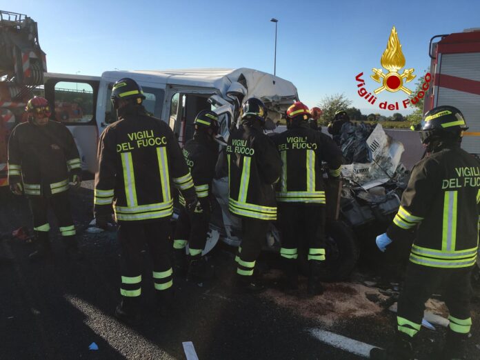 I soccorsi per l'incidente in Autostrada A4