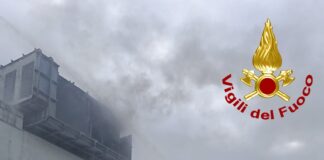 Malcontenta, in fiamme un edificio industriale in disuso L'incendio nell'edificio di Malcontenta