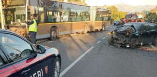 Brutto incidente ad Altivole, coinvolti un’auto e un bus. Feriti due studenti