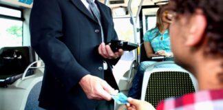 7 mesi e 3000 € al giovane senza biglietto che sputò in faccia al controllore