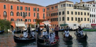 Giornata internazionale contro la violenza sulle donne: a Venezia sbarca il progetto “I Muri del Silenzio” Flashmob in Canal Grande per "I Muri del Silenzio"