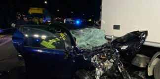 FOTONOTIZIA – Schianto sulla Romea, morta una donna L'autovettura finita sotto il camion