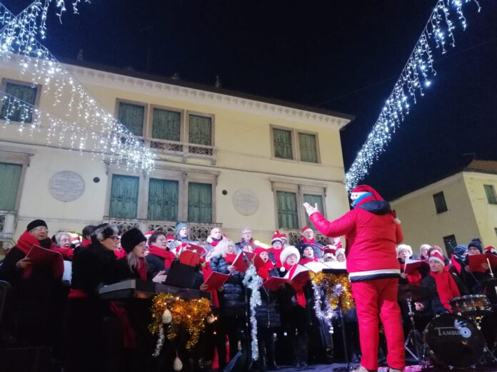 Il Coro degli Artisti della Fenice si esibisce in musica di Natale