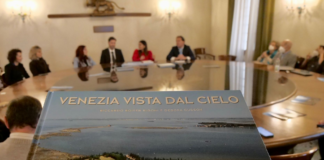 Presentato il libro “Venezia vista dal cielo” La presentazione del libro "Venezia Vista dal Cielo"